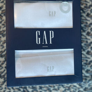 GAP Classic Fit Cotton Vneck Tshirts 3 Pack Men’s Small